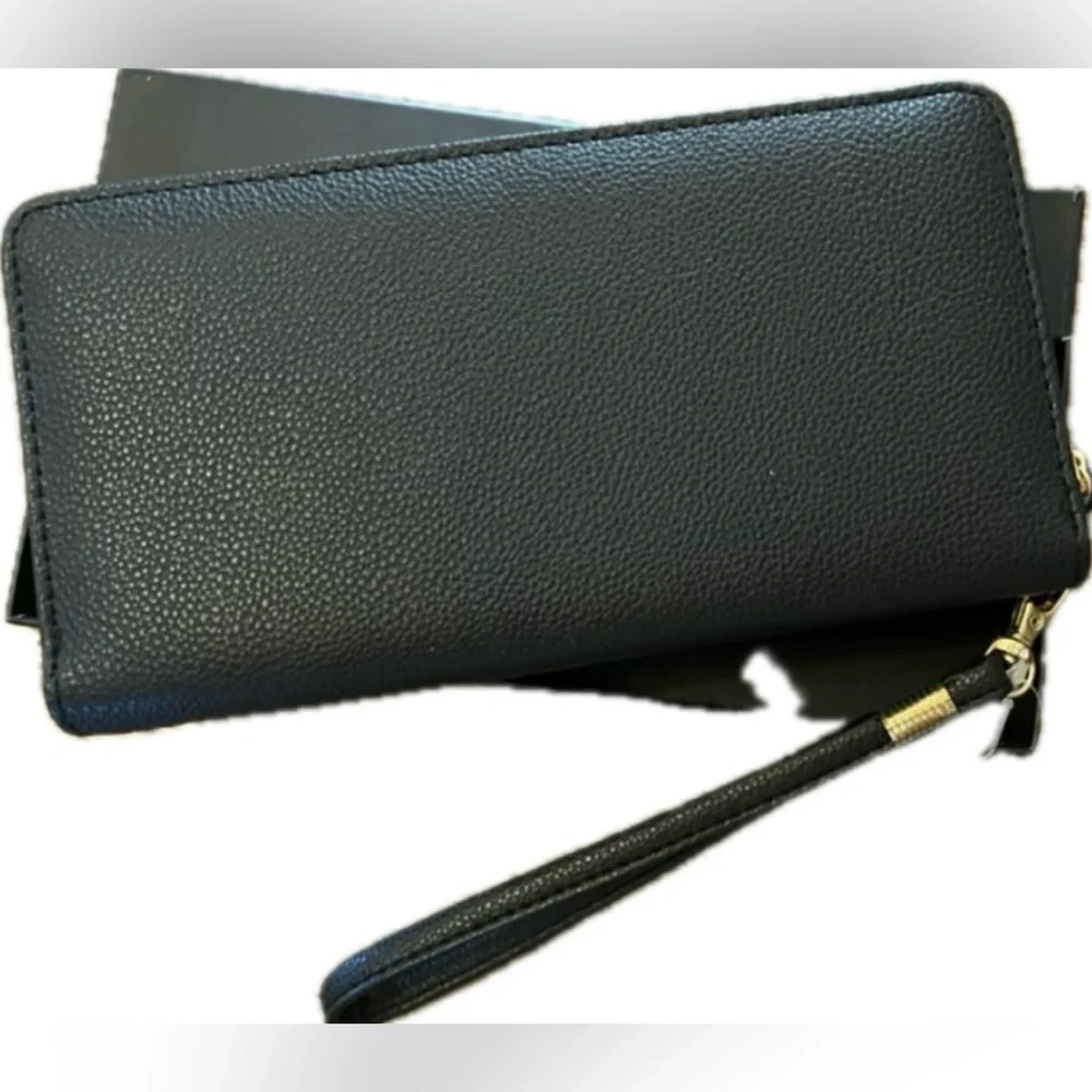 Rebecca & Rifka New York, NY /Wristlet clutch. New with Tags.
